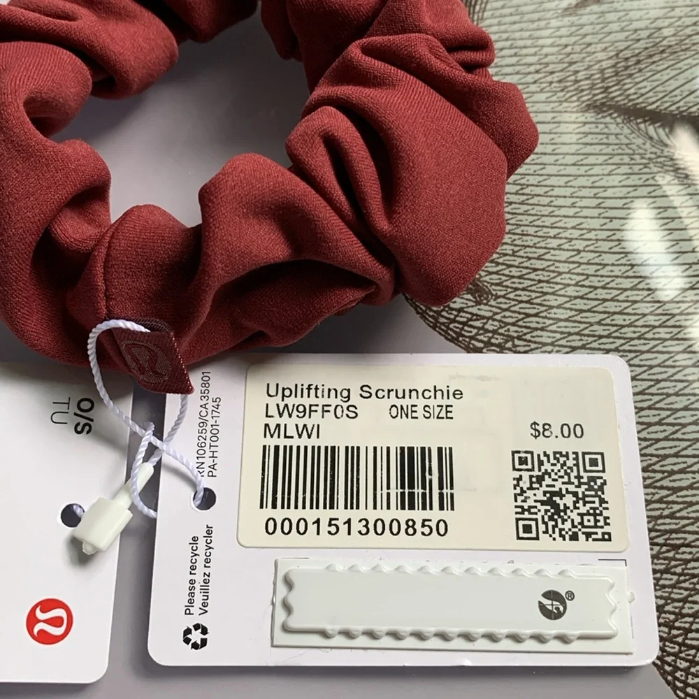 Lululemon NWT Uplifting Scrunchie color Mulled Wine
